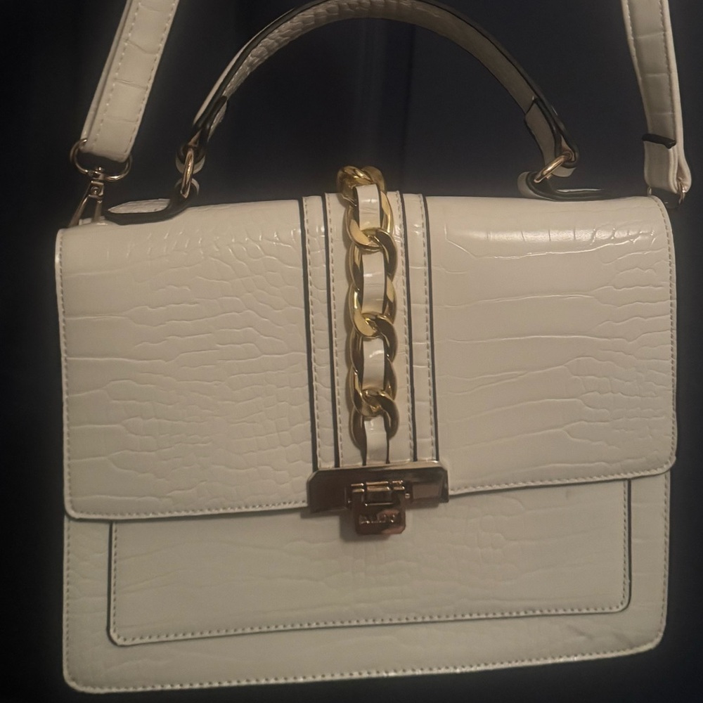White crocodile aldo bag 
Gold hardware